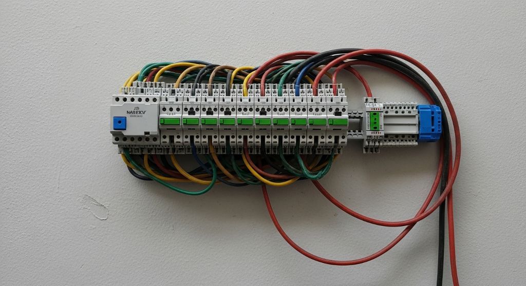 Servicio de Instalaciones Eléctricas en Adelfas